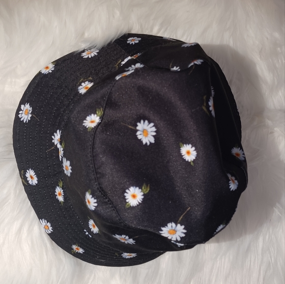 Alice + Olivia reversible bucket hat - Picture 7 of 8